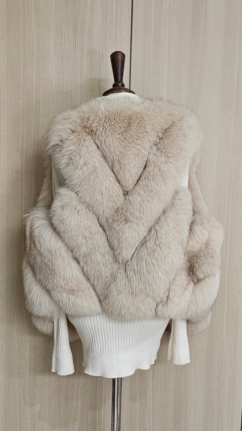 애쉬브라운 시가폭스 페이크퍼 베스트 (M) 55~66 시착 새상품 상품이미지6