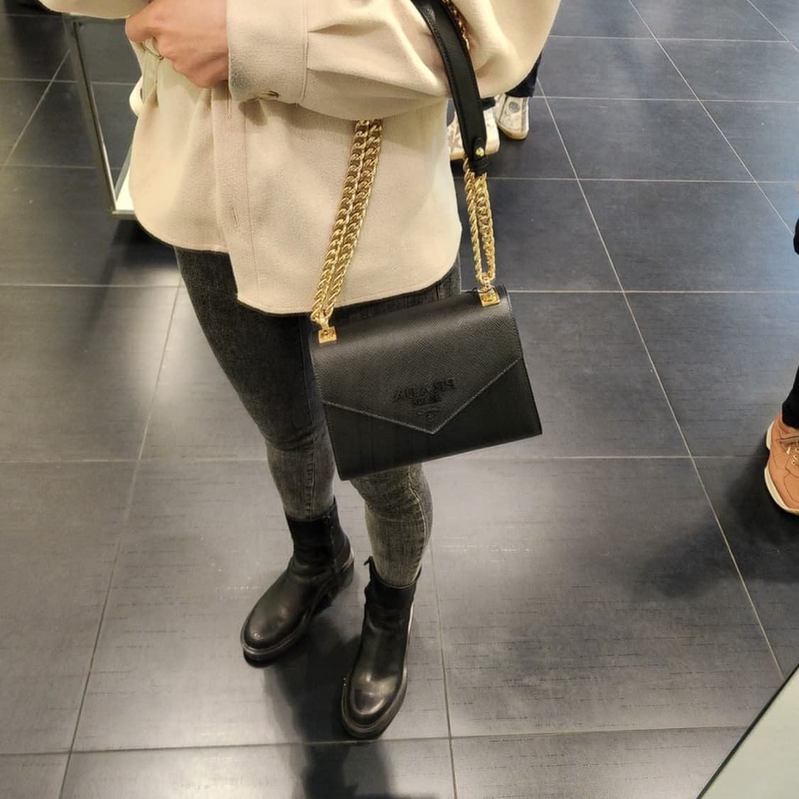 상태최상 프라다 모노크롬 사피아노 레더 체인 숄더백 1BD127 상품이미지2