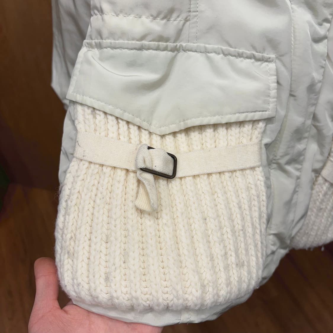 마렐라 스포츠 다운 점퍼 니트 믹스 넥 포켓 스트랩 디테일 아이보리 상품이미지7