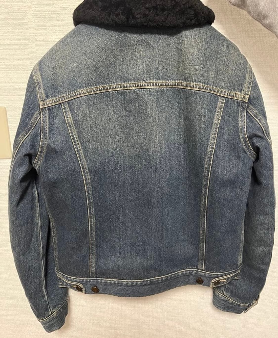 [라이즈 원빈님 착용] 생로랑 시어링 데님 트러커 자켓 상품이미지4