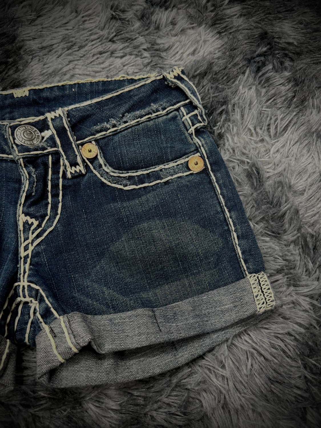 True Religion 화이트 스티치 데님 숏팬츠 상품이미지4