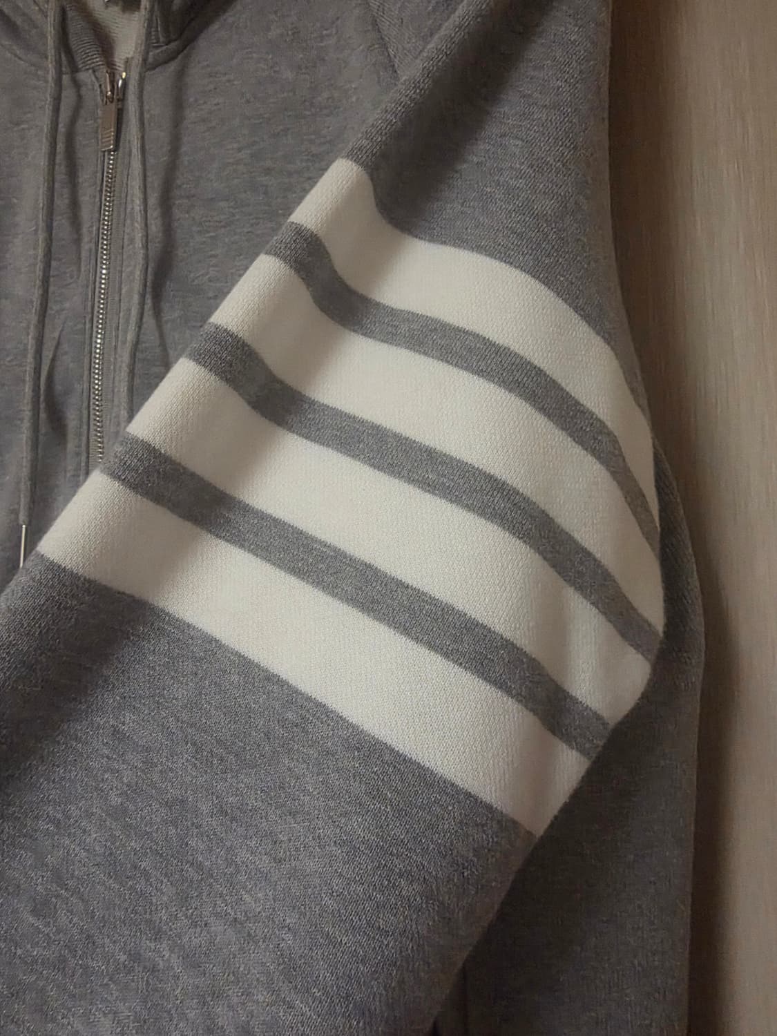 [1회외출] 톰브라운 사선완장 후드집업 4사이즈 상품이미지5