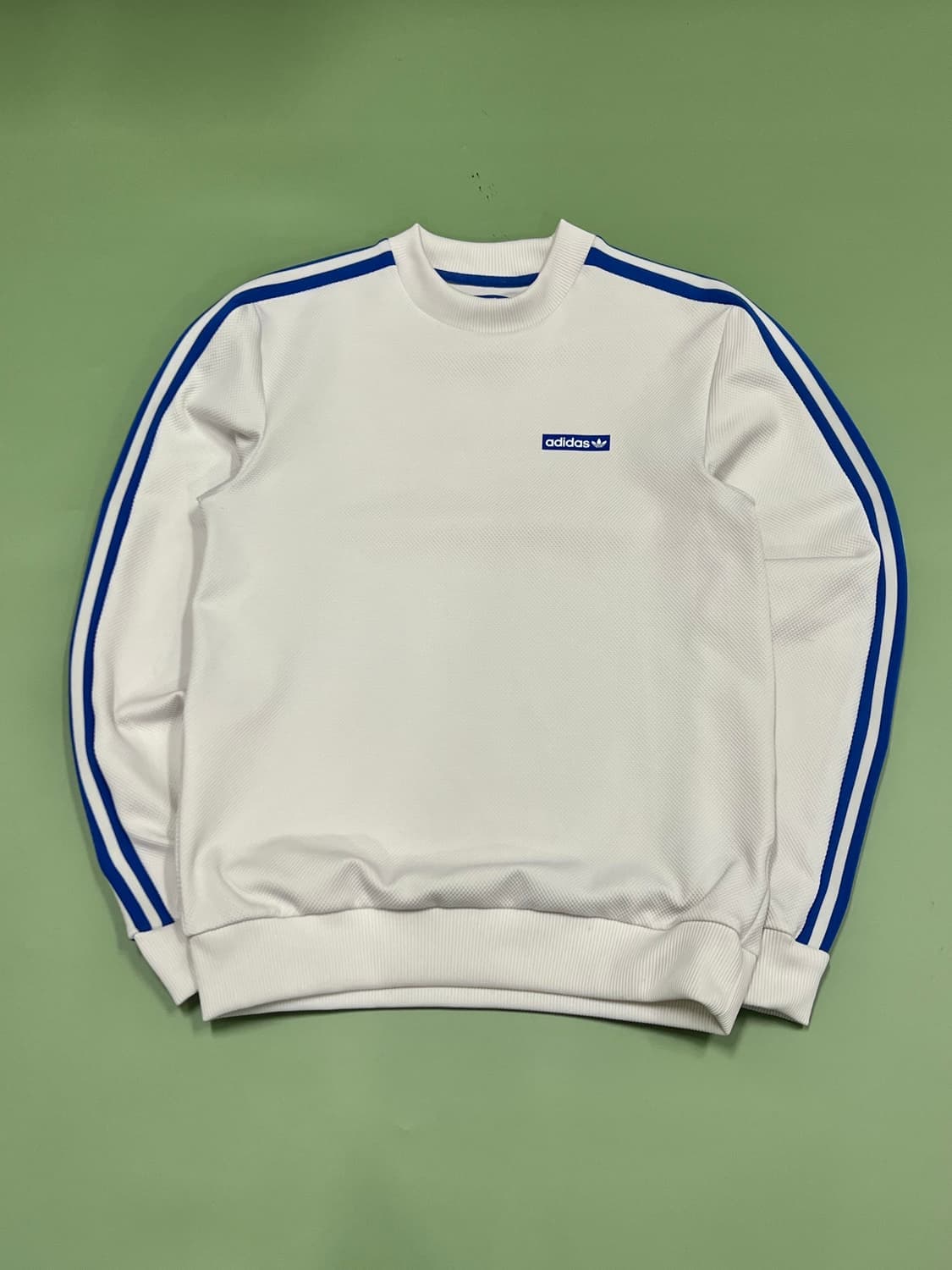 (85) 아디다스 삼선 와플 맨투맨 화이트/블루 상품이미지2