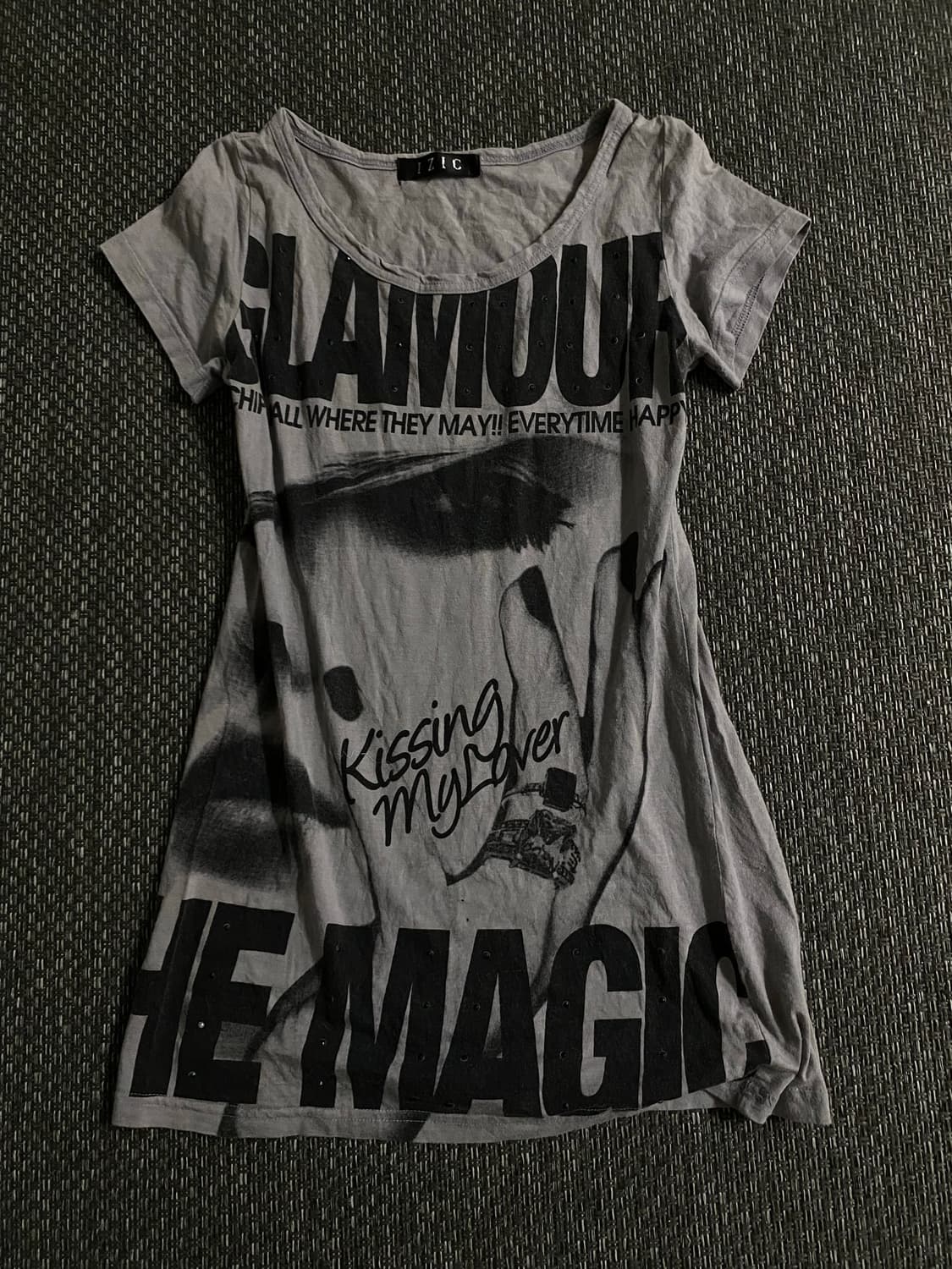 [IZIC]2000s Girl Print Slim Fit Tee 상품이미지1