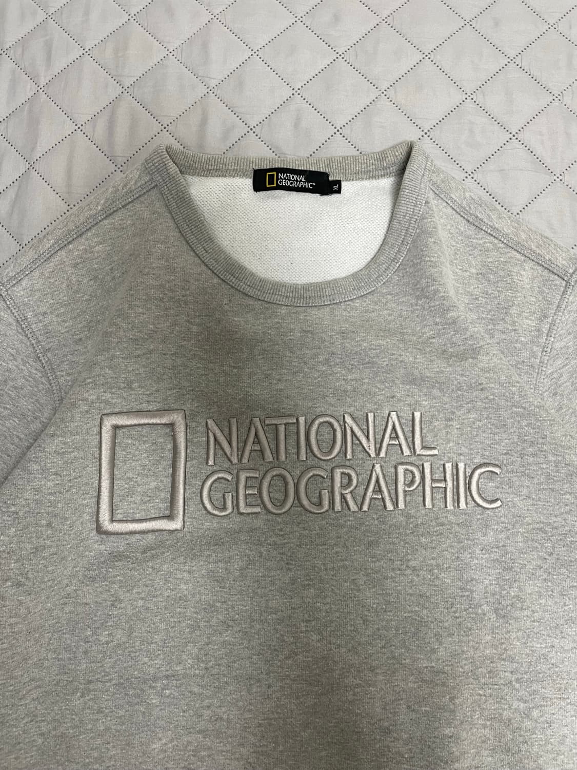 내셔널지오그래픽 자수 맨투맨 그레이 상품이미지2