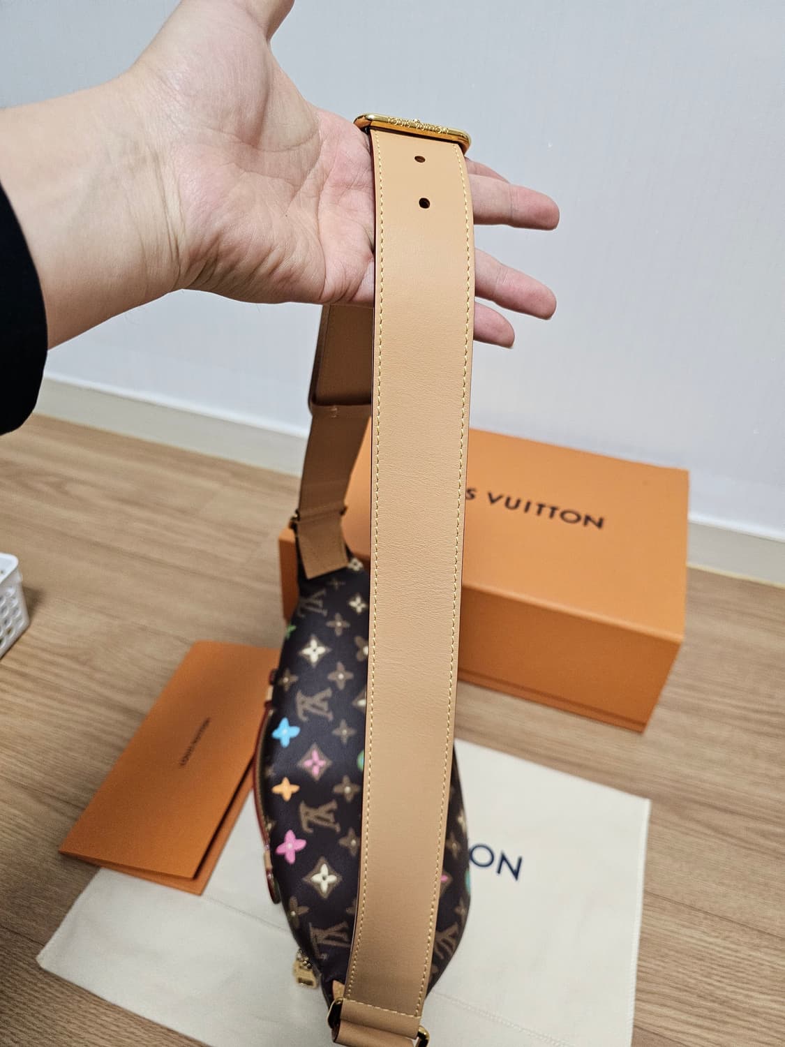 루이비통 타일러x퍼렐 강아지 초콜릿 러쉬 범백 토트백 상품이미지8