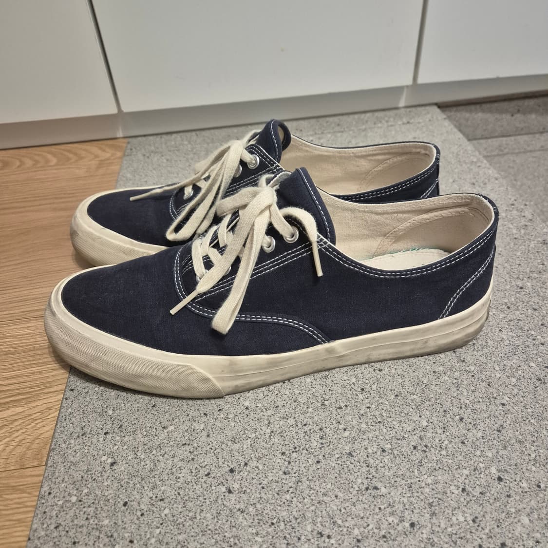 캐치볼 스니커즈 네이비 280mm 팝니다 상품이미지2