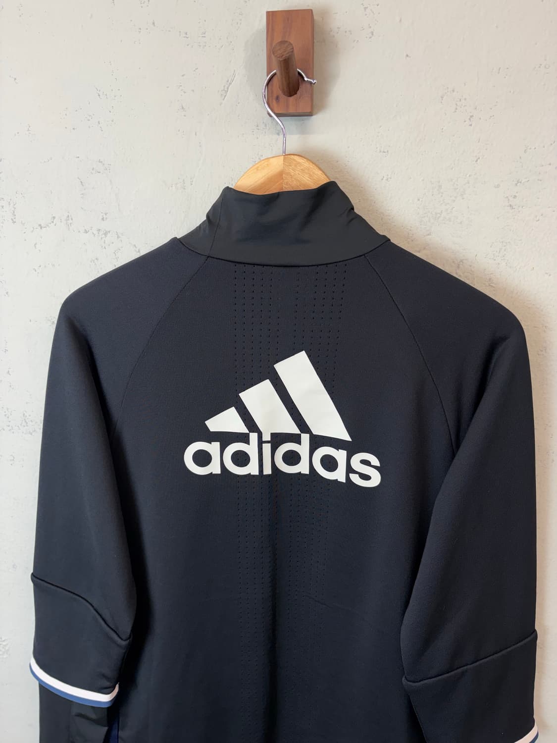 아디다스 맨체스터유나이티드 빈티지 트레이닝 탑 상품이미지4