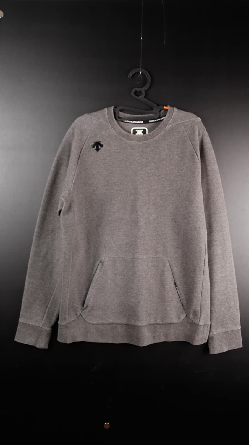 데상트 그레이 맨투맨 상품이미지1