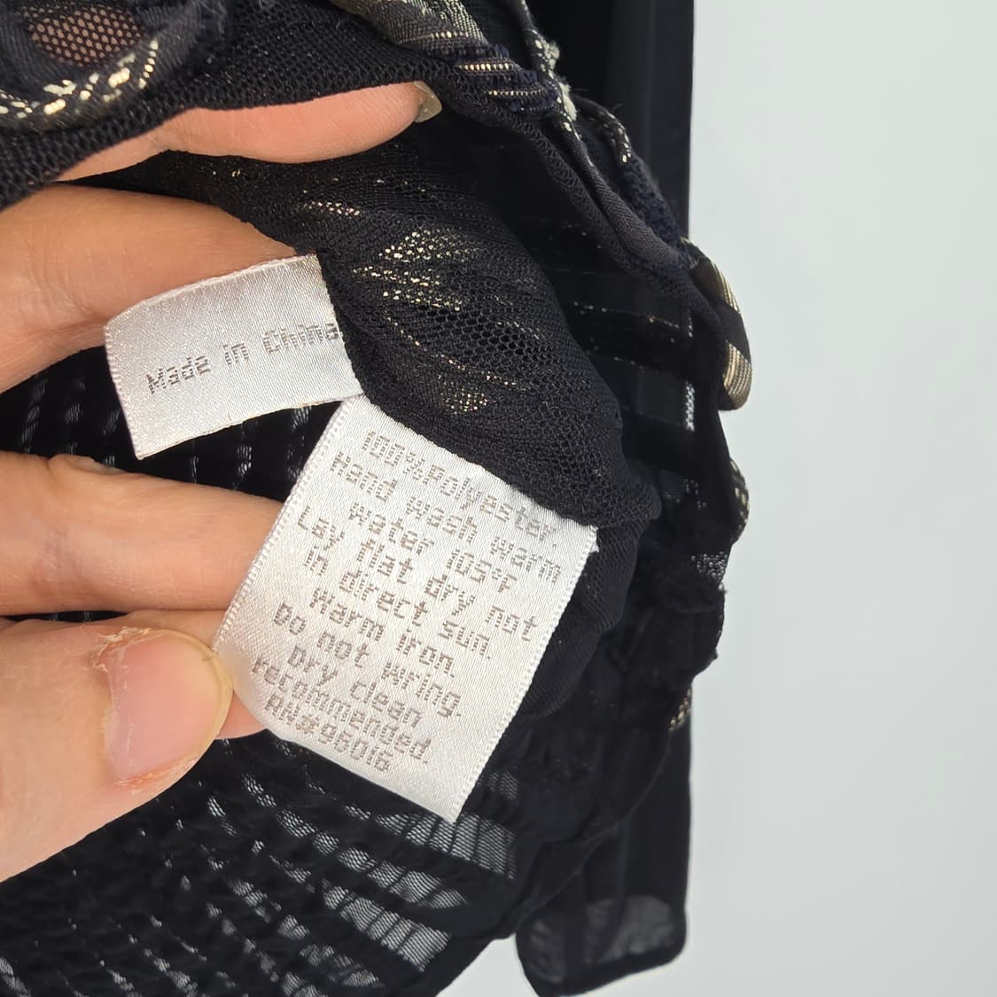 프리미엄 시스루 스트라이프 블랙 탑 (유니크 입체 패턴) 상품이미지3