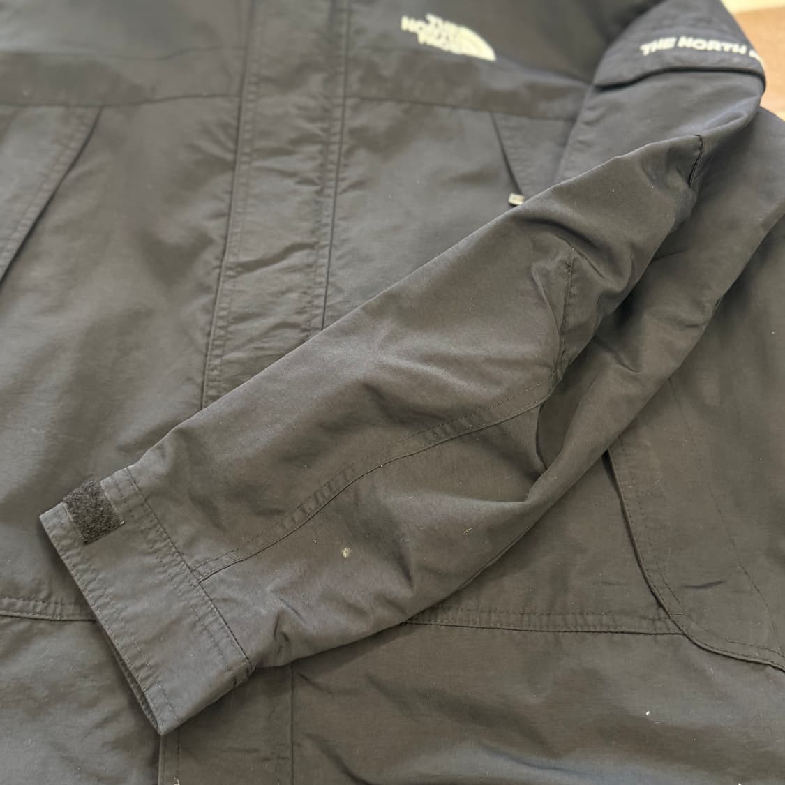 90 노스페이스 암포켓 블랙 후드 바람막이 상품이미지7