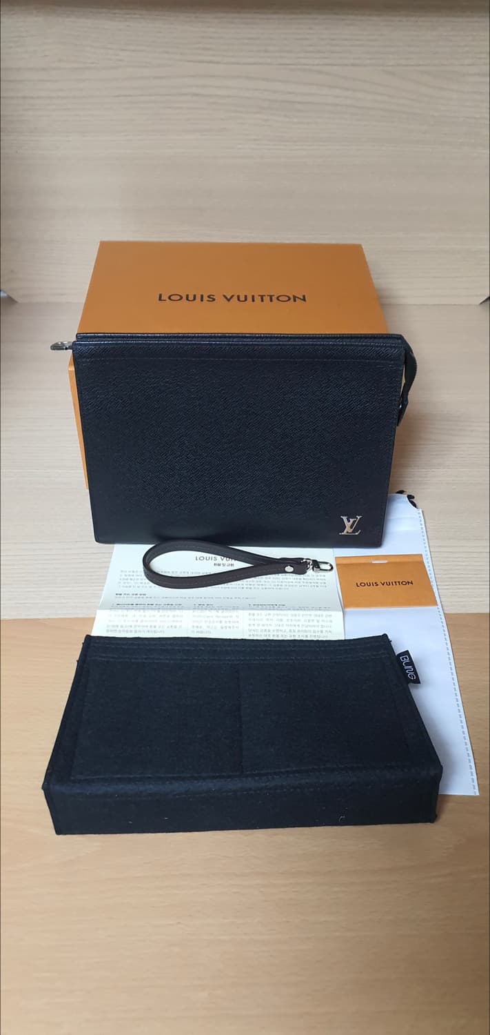 루이비통 포쉐트 보야주 타이가 클러치백 정품S급(감정O) 상품이미지1