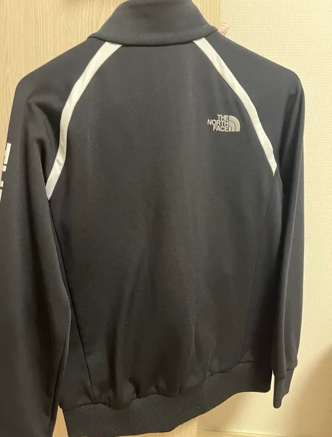 노스페이스 블랙/화이트 트레이닝 집업 져지 상품이미지3