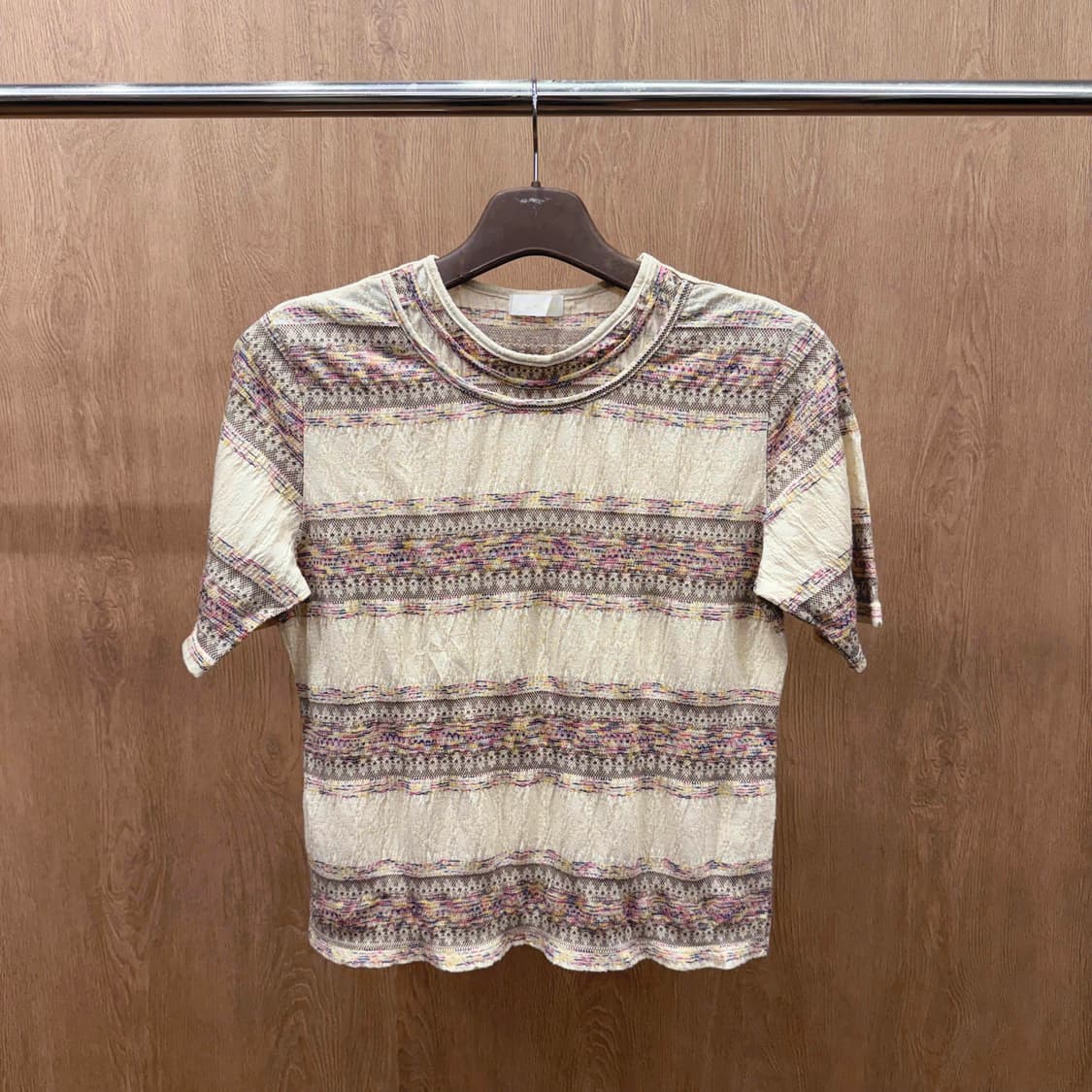 살바토레 페라가모 반팔 니트 티셔츠 멀티 패턴 스트라이프 디테일 베이지 상품이미지2