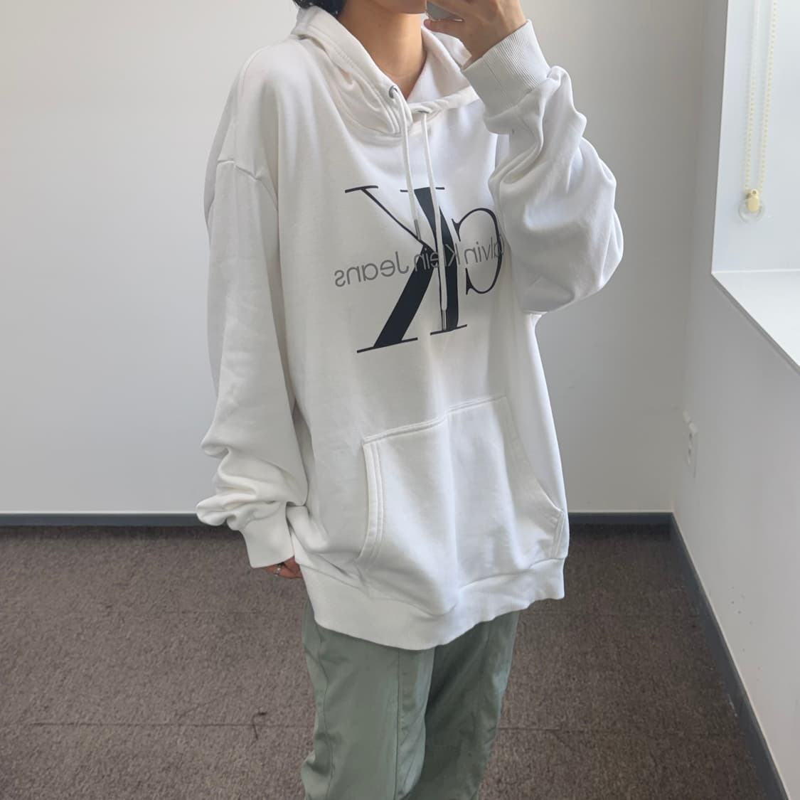 Calvin Klein 켈빈클라인 화이트 후드티 상품이미지2