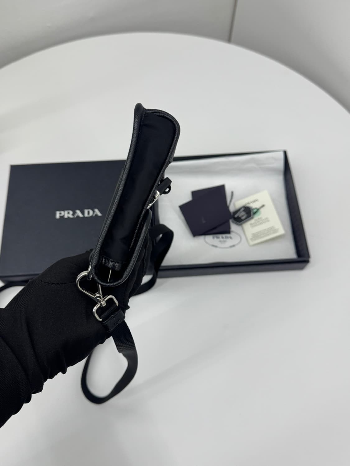 [백화점] 프라다 리나일론 앤 사피아노 레더 스마트폰 케이스  상품이미지6