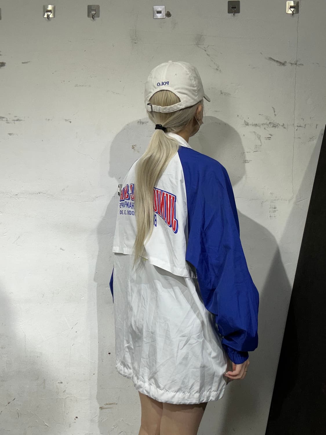 아식스 화이트 블루 오버핏 바람막이 자켓 L 상품이미지3