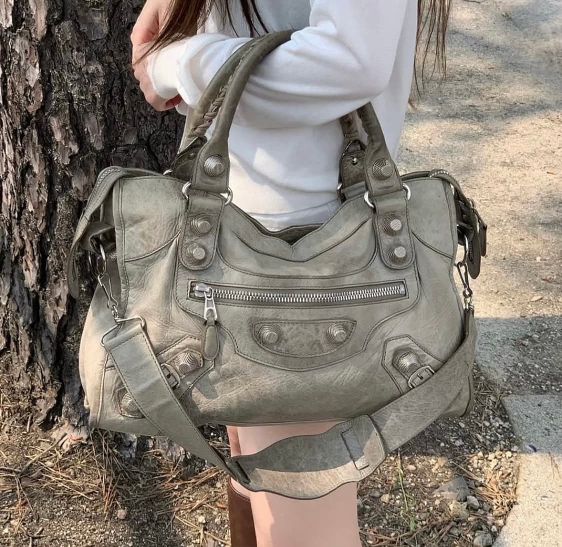 발렌시아가 모터백 구합니다(카키그레이.베이지) 상품이미지2