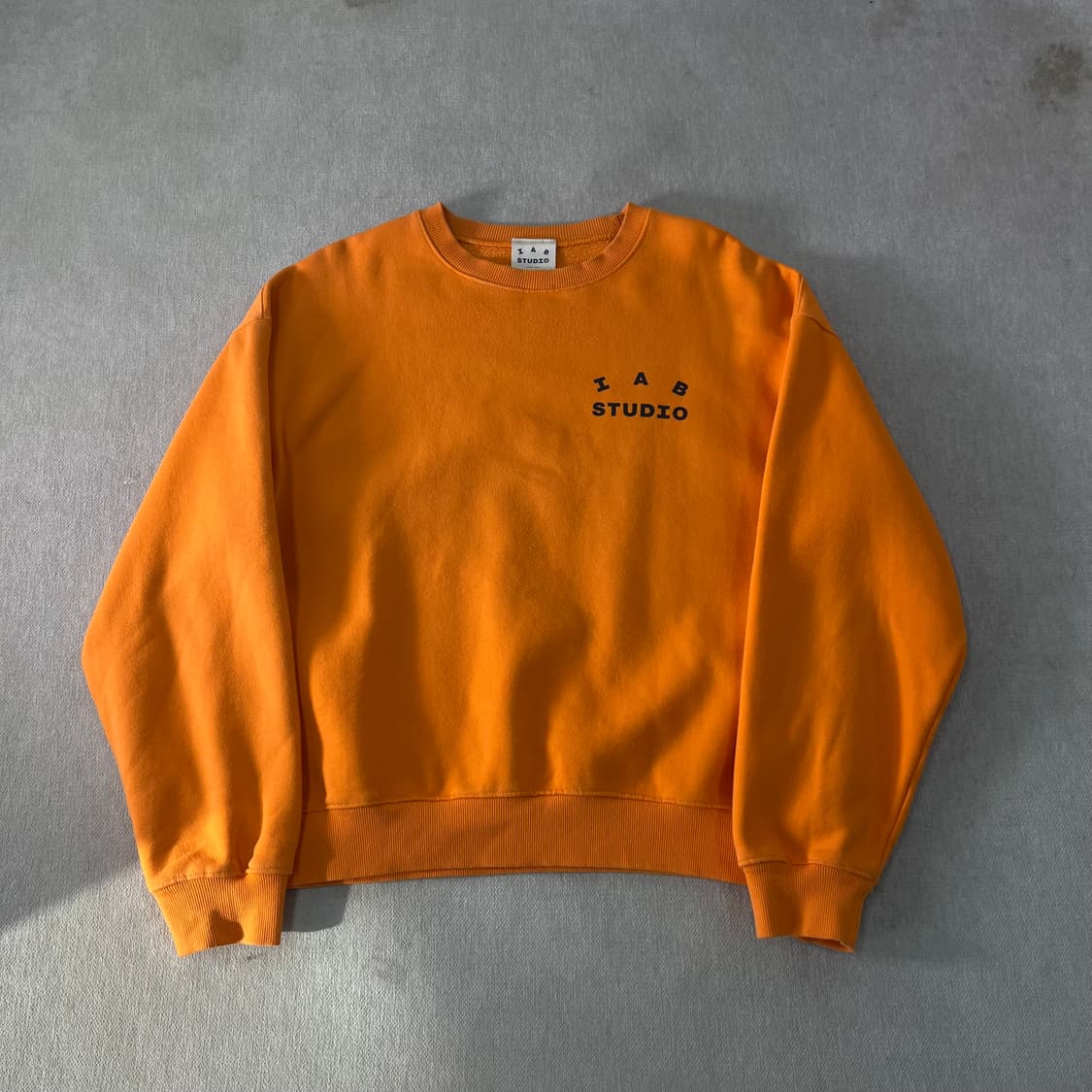 100 아이앱스튜디오 두산 오렌지 맨투맨  상품이미지2