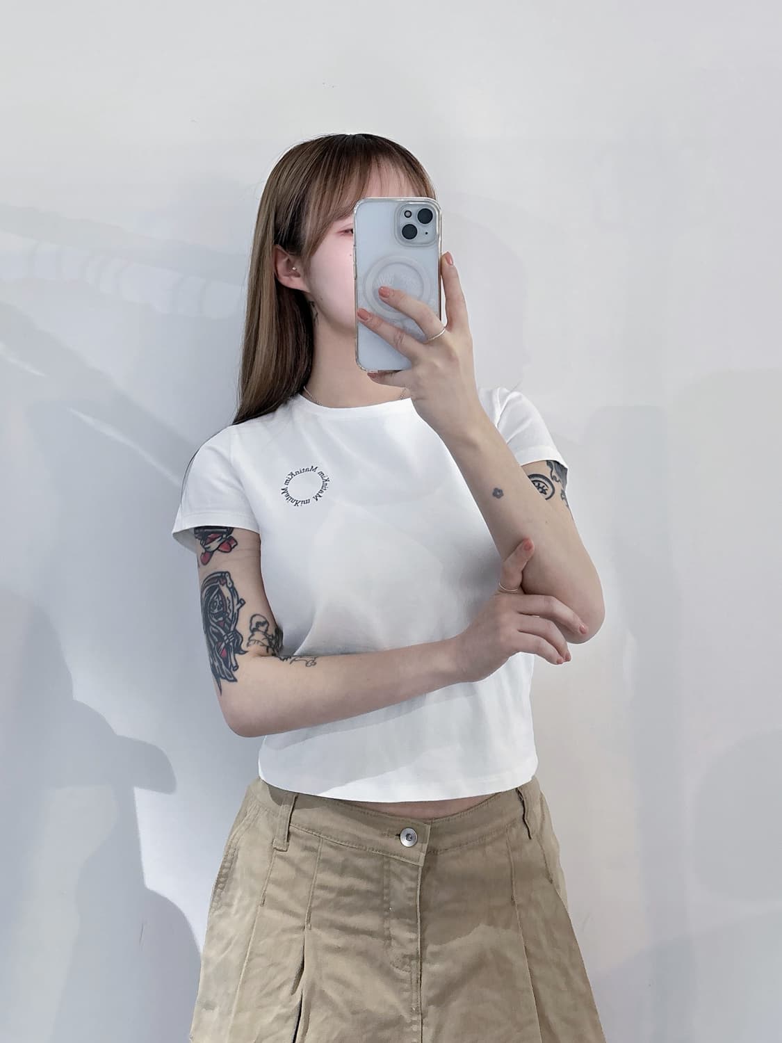 마땡킴 화이트 스펠로고 크롭 반팔 상품이미지2