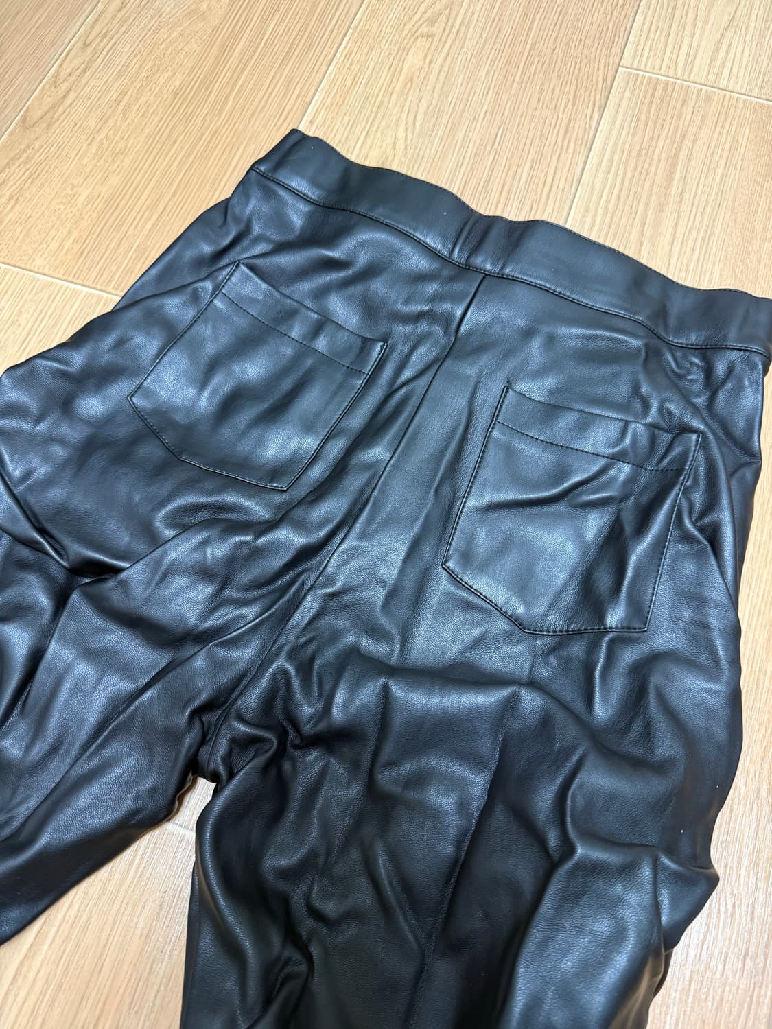 Manière De Voir 하이웨스트 레더 셔링팬츠 상품이미지5