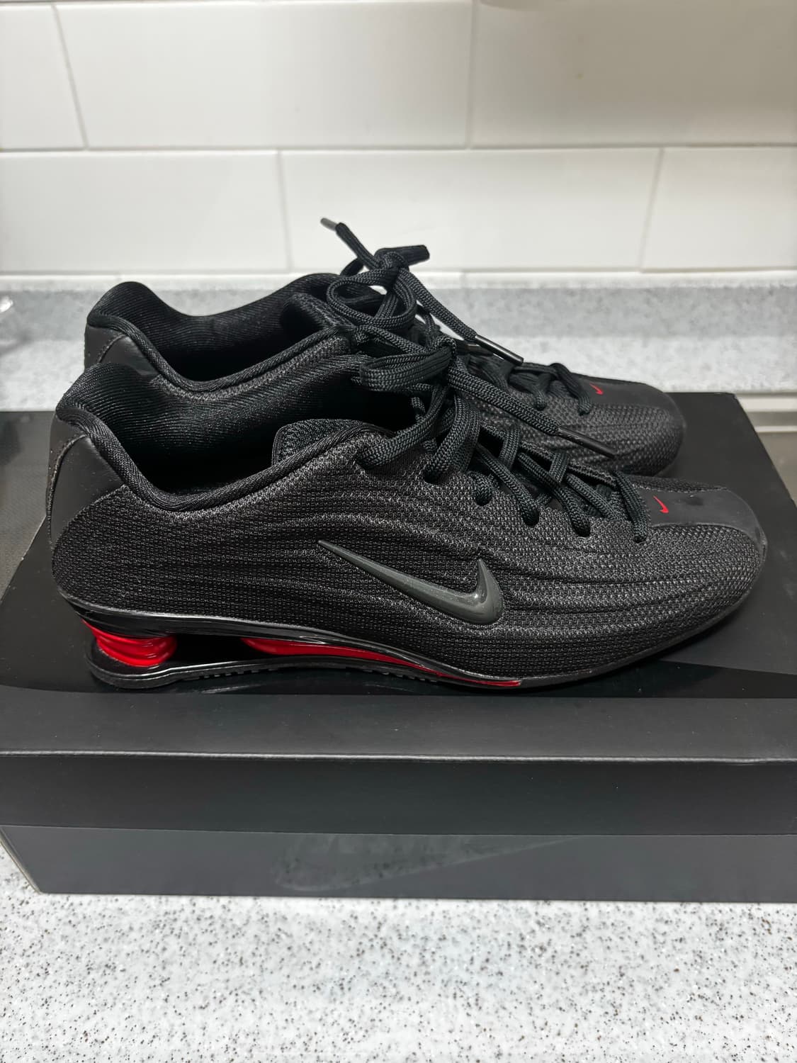 나이키 샥스 Z 블랙 유니버시티 우먼 판매합니다 상품이미지4