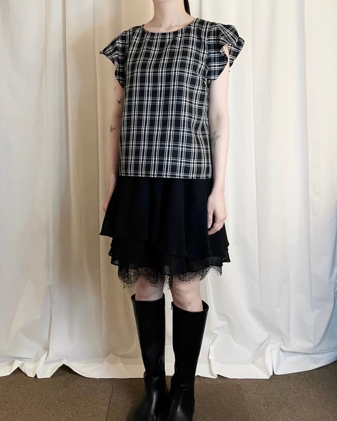 Check Ruffle Blouse - Black 상품이미지1