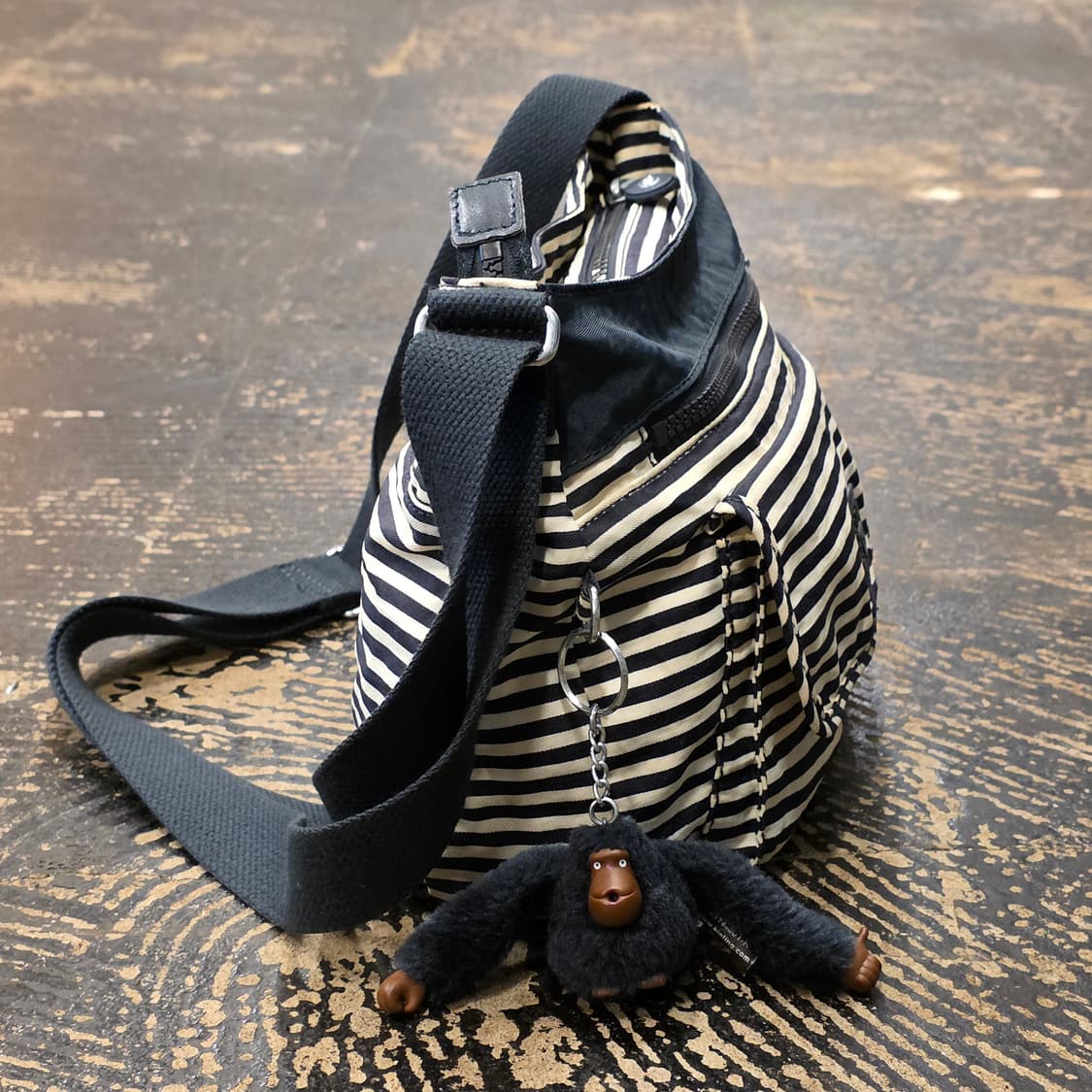 키플링 스트라이프 크로스백 상품이미지5