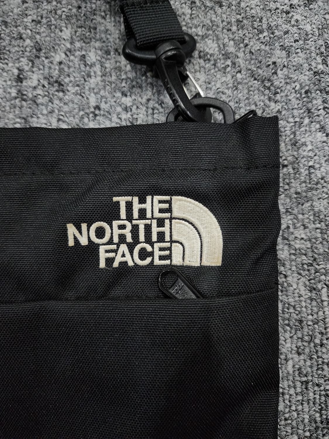 노스페이스 슬림 크로스백 가방 공용 상품이미지4