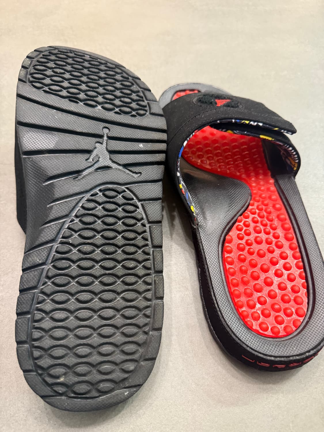 조던슬리퍼 하이드로 8 레트로 슬라이드 블랙 유니버시티 레드 상품이미지2