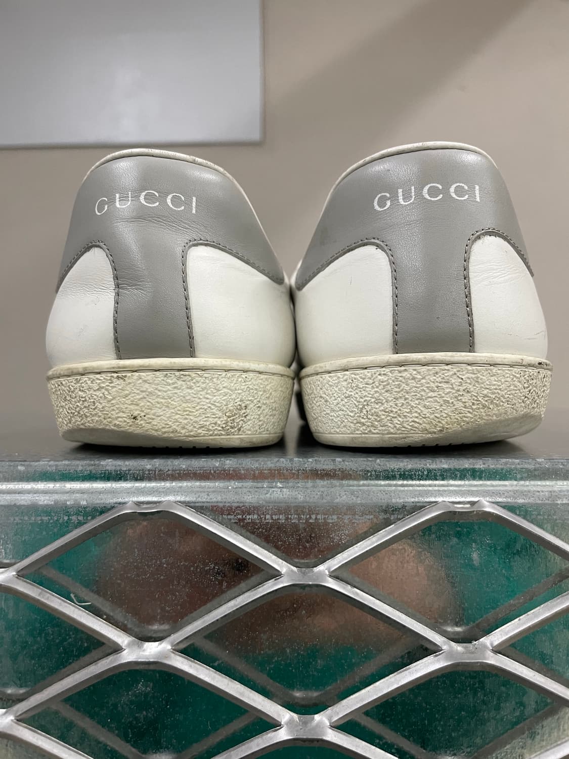 구찌 인터로킹 G로고 레더 스니커즈 11 상품이미지10