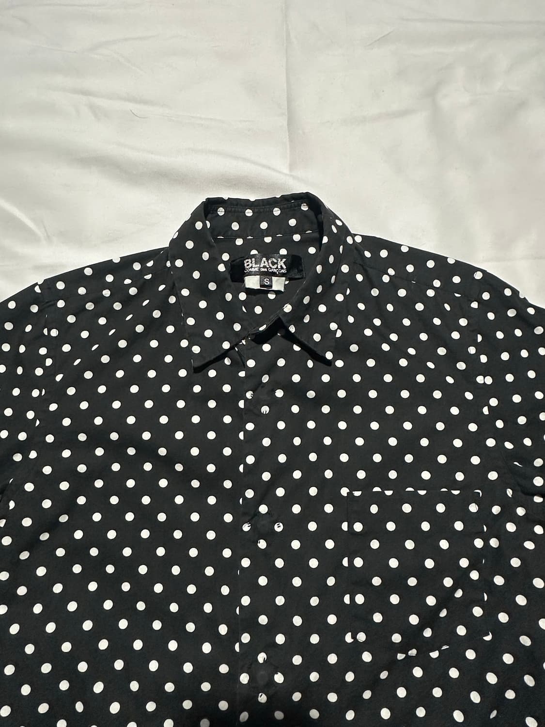 꼼데가르송 블랙 도트 빅버튼 셔츠 상품이미지2