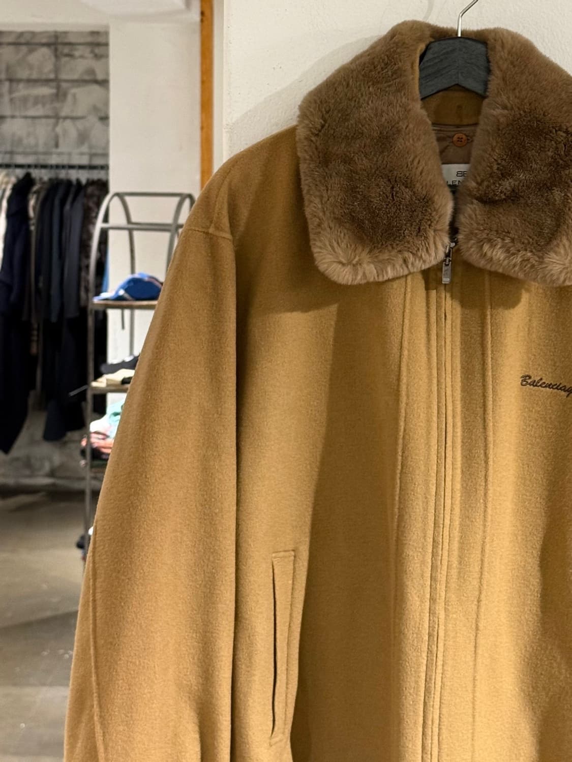 발렌시아가 브라운 퍼 카라 숏 해링턴 자켓 상품이미지2