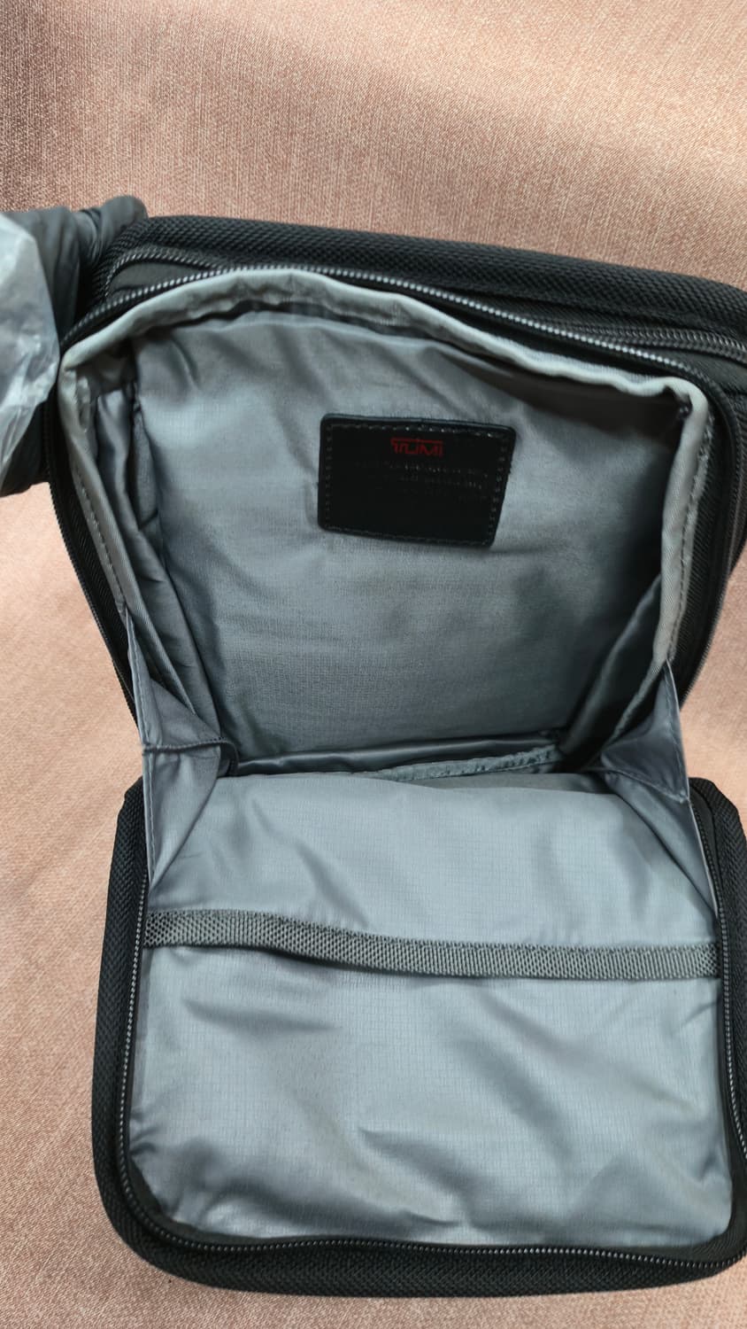 투미 TUMI - 거의새제품 알파 오거나이저 트래블 토트 크로스바디 상품이미지3