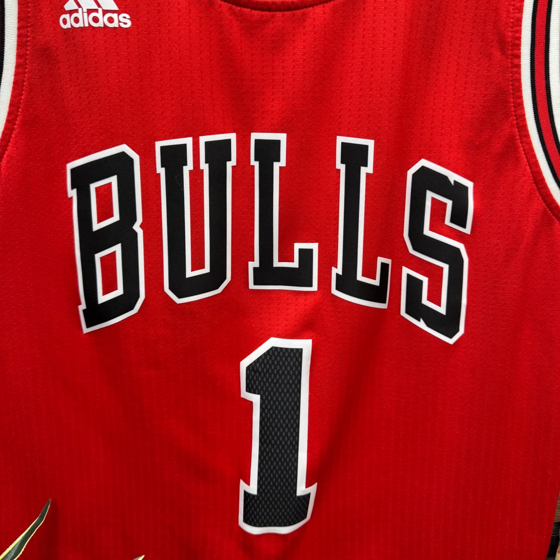 아디다스 X NBA 시카고불스 데릭 로즈 베스킷볼 베스트 레드 상품이미지5
