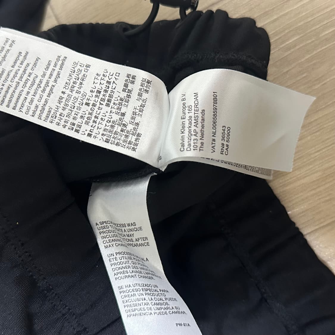 캘빈클라인 블랙 크롭 맨투맨 상품이미지4