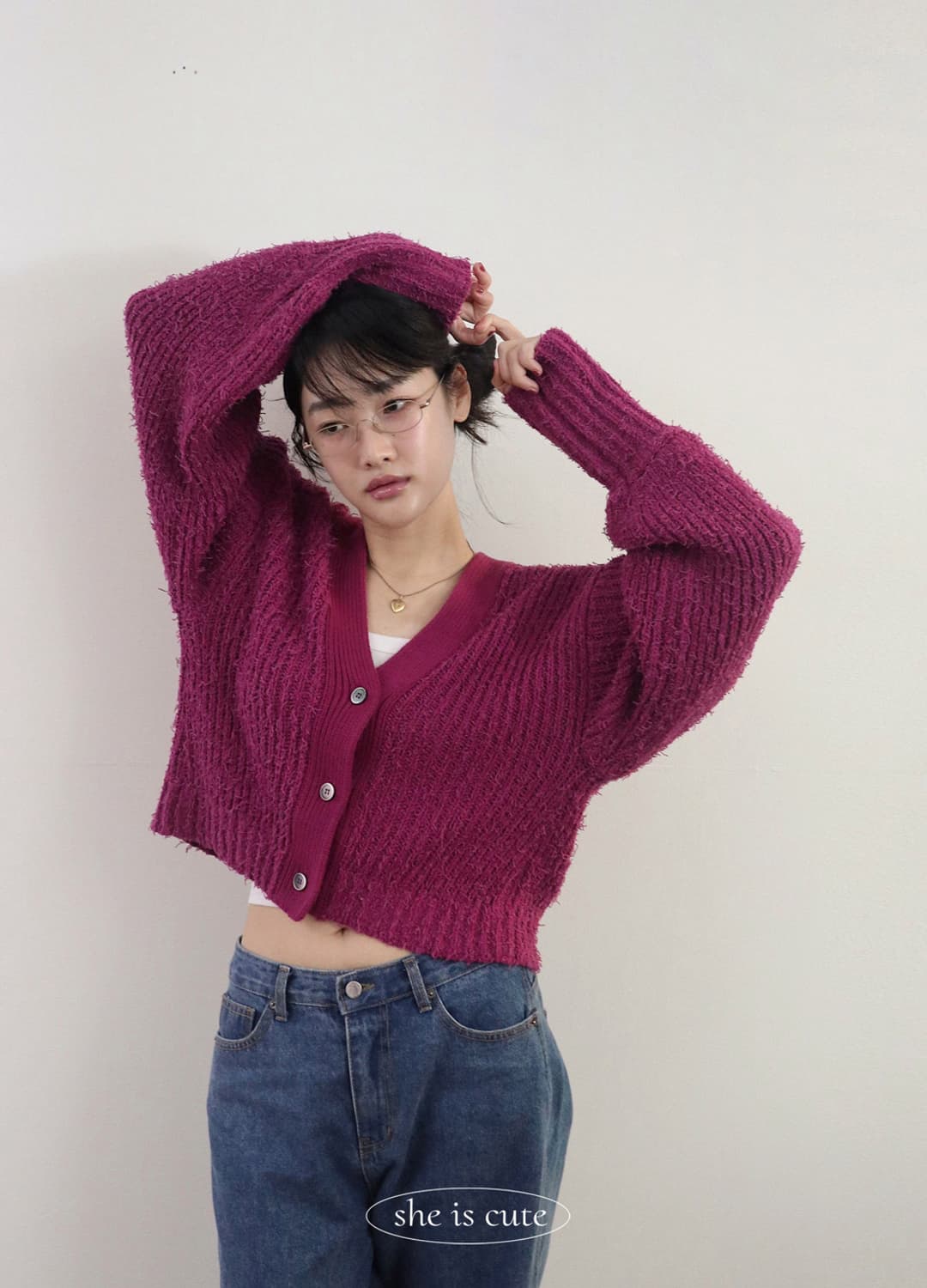 쉬이즈큐트 플러피 가디건 플럼 1번 착용 상품이미지1