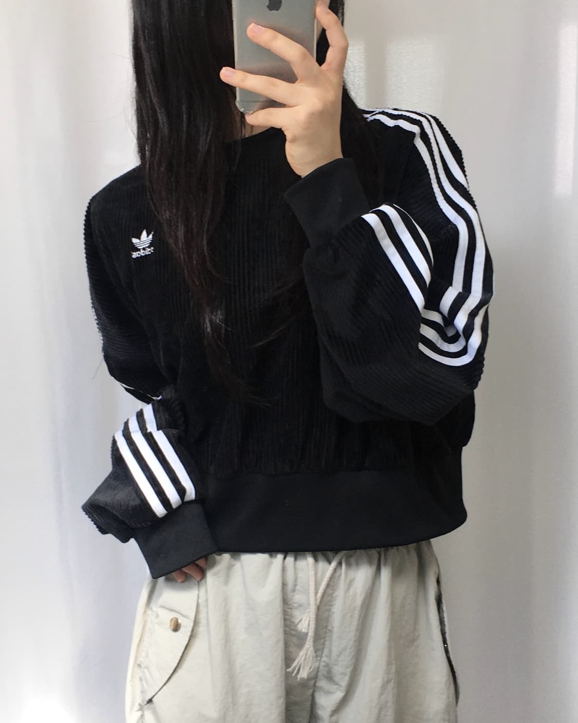 Adidas 아디다스 블랙 코듀로이 크롭 맨투맨  상품이미지2