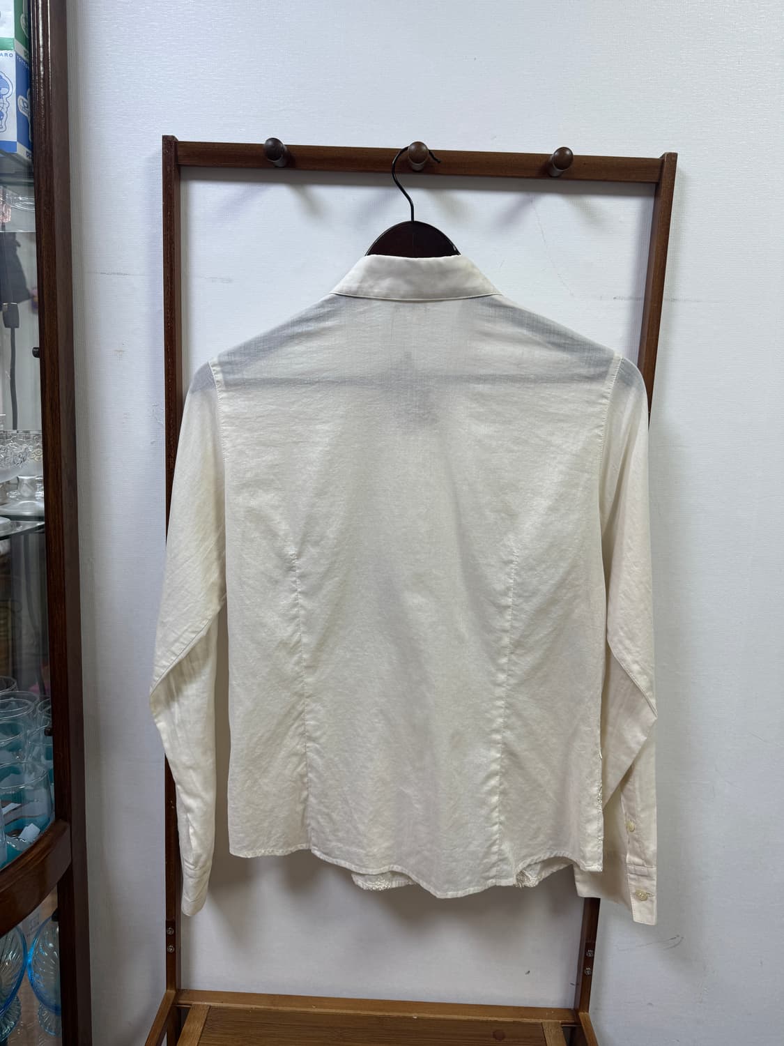 올오버 자수 베이지 셔츠 상품이미지2