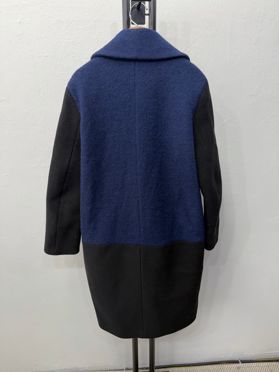 정품) 산드로 여성 배색 코트 네이비/블랙 38 상품이미지5