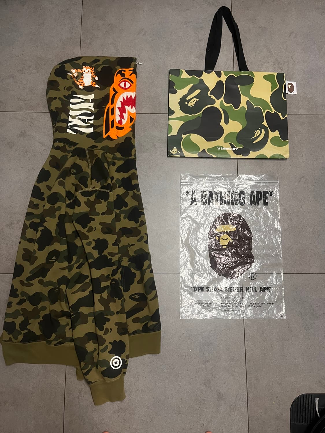 베이프 타이거 녹계 후드집업 상품이미지1