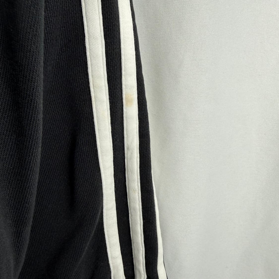 105) 아디다스 삼선 맨투맨 블랙 상품이미지4