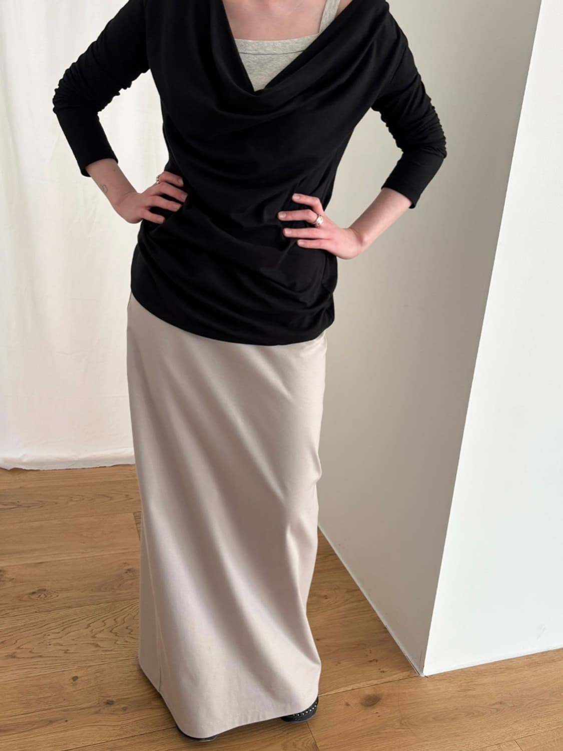 (1회착용) 브리즈아카이브 드레이프 롱 슬리브 _ 블랙 상품이미지2