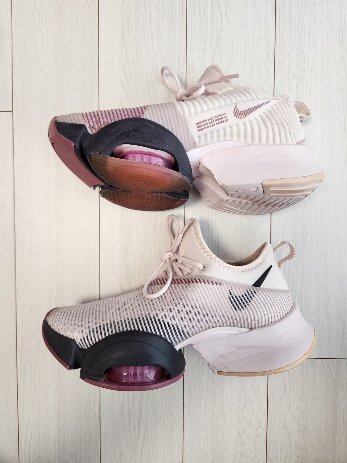 나이키 러닝화 에어 줌 슈퍼렙 BQ7043-665사이즈230

많이 신지 상품이미지6