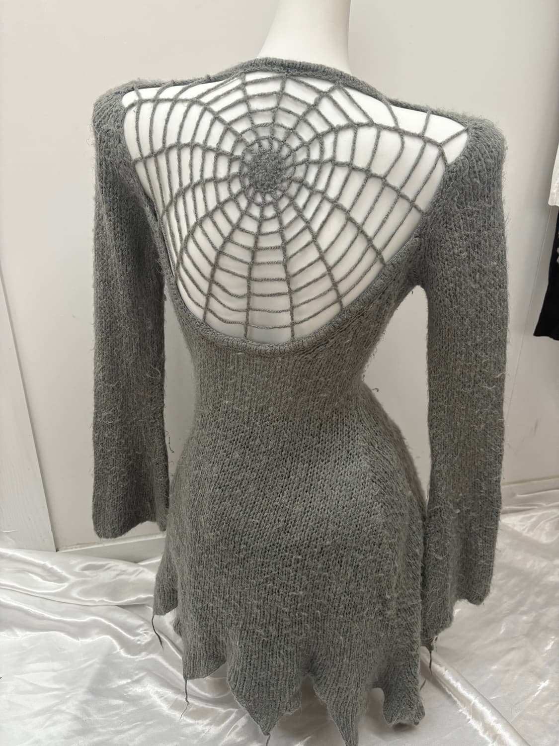 데미지 언발 니트 상품이미지1