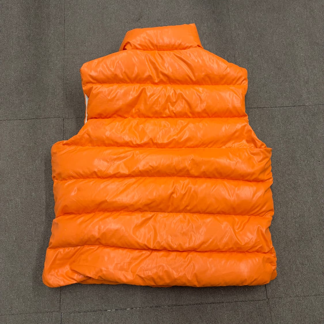 beams 빔즈 유광 다운 패딩 베스트  상품이미지4