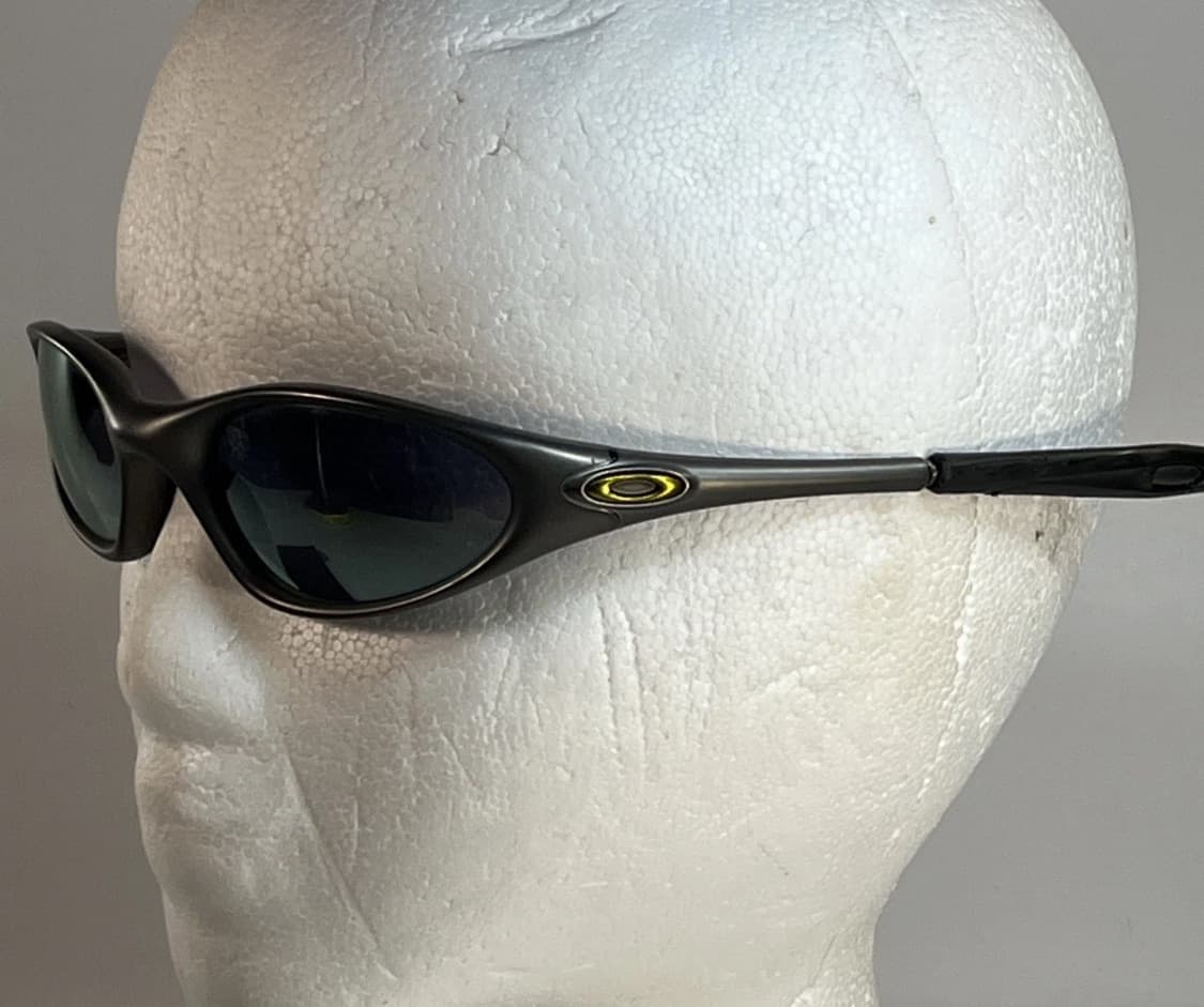 오클리 미뉴트 1.0 건메탈 그레이/그린 상품이미지1