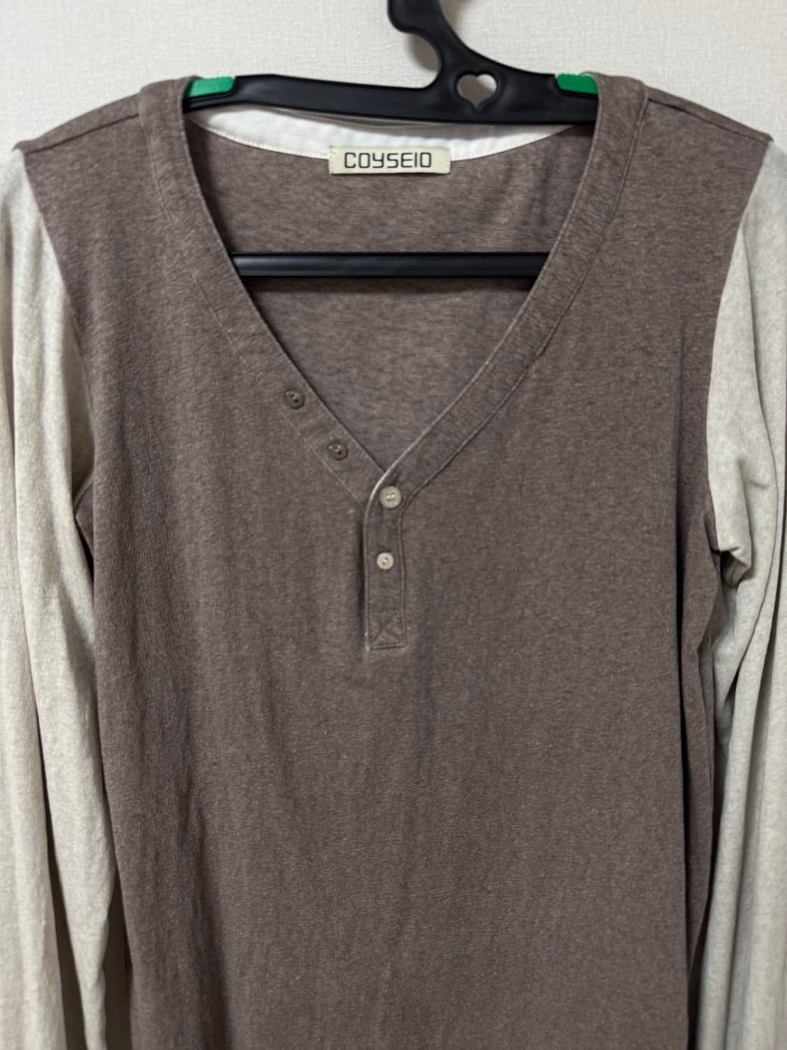 코이세이오 COYSEIO 스너그 버튼 롱슬리브 브라운 상품이미지5