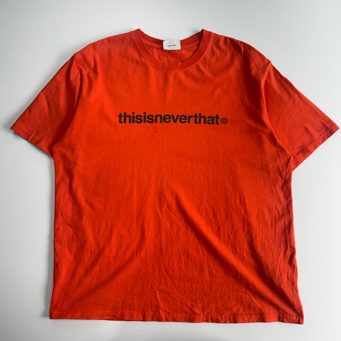 Thisisneverthat 디스이즈네버댓 블랙 로고 오렌지 반팔 상품이미지3
