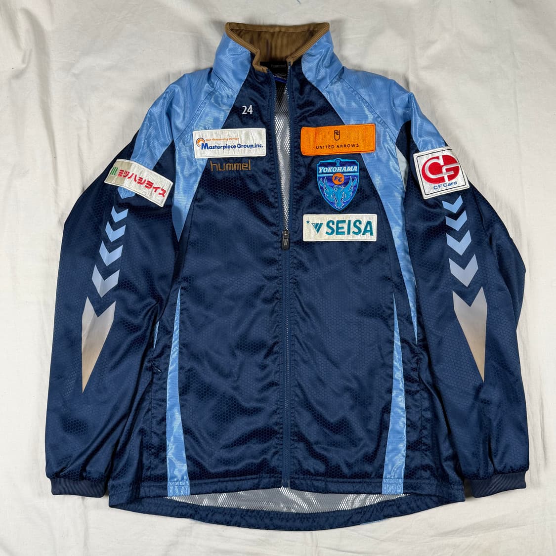 험멜 J리그 요코하마FC 축구 바람막이 어센틱 지급용 자켓 상품이미지1